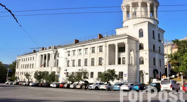 Трансформация красивейшего здания в центре Севастополя в гостиницу забуксовала