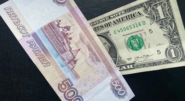 Рубль могут искусственно обвалить до 120 рублей за доллар