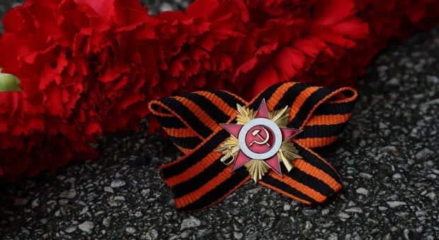 В городах Крыма возлагают цветы к Вечному огню и поздравляют ветеранов с Днём Победы