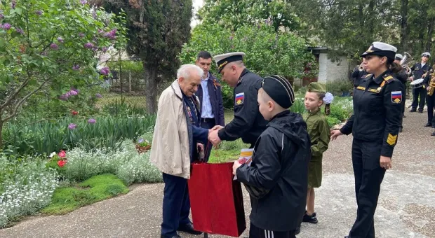 Парад у дома: в Севастополе лично поздравляют ветеранов Великой Отечественной войны