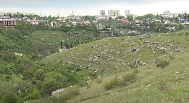 В Севастополе землю под ИЖС выдали на запрещённом для строительства скальном могильнике