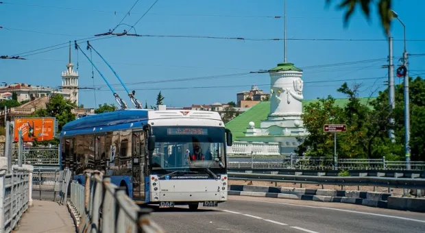 Торможение севастопольских троллейбусов отправило в больницу двух пассажиров 