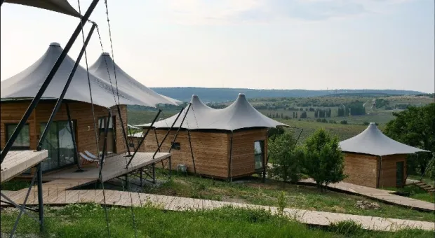 «Золотая балка» построила в Севастополе базу для гламура на природе 