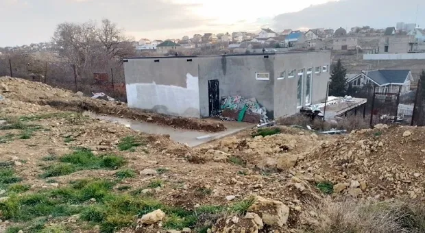 В Севастополе частник залил бетоном древнюю усадьбу 