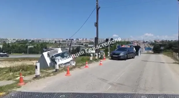 В Севастополе грузовик столкнулся с поездом