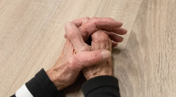 В Севастополе бабушка со второй попытки отбила свой дом у сиделки