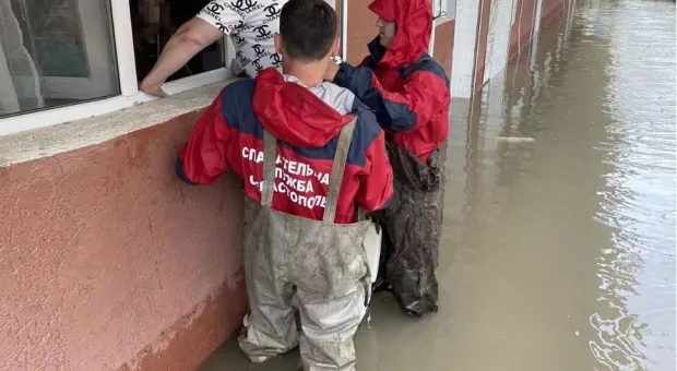 В Севастополе спасли семь человек из зоны затопления 
