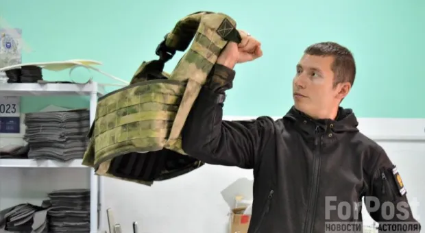Всё для фронта несмотря на препятствия: в Крыму продолжают собирать бронежилеты 