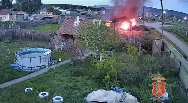Мужчина сжёг дом соседки, чтобы его не сожгли другие