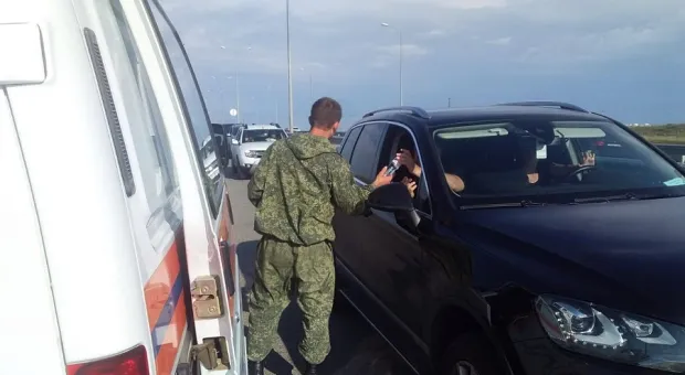 Пробка на въезде на Крымский мост в Тамани выросла до девяти километров