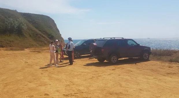 Паркующихся на севастопольском побережье пока только предупреждают о штрафах