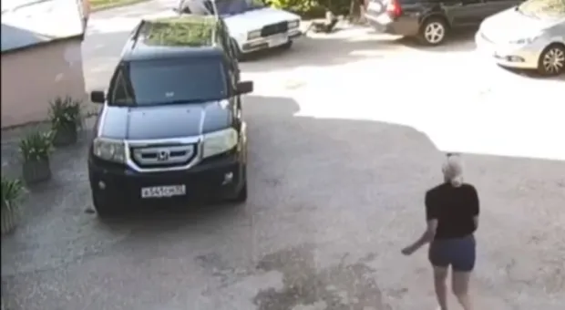В Севастополе мальчик на самокате врезался в автомобиль