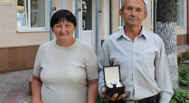 Крымскому железнодорожнику подарили часы за бдительность при диверсии на путях
