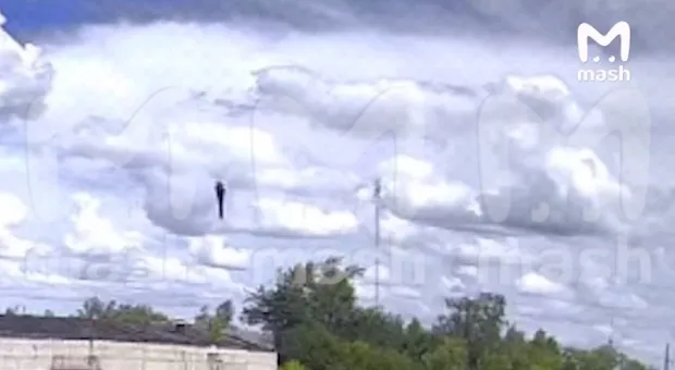 В Сеть попал момент падения украинской ракеты по селу под Белгородом