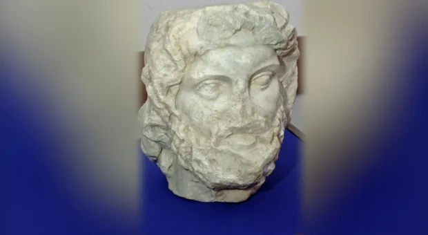 Мраморная голова боспорского царя найдена археологами на востоке Крыма