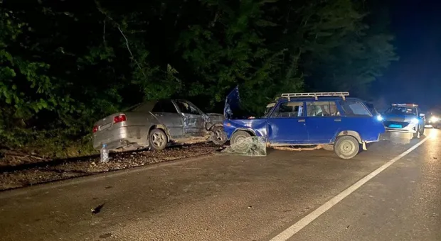 Пьяный водитель на ночной дороге в Крыму врезался в машину с маленьким ребёнком