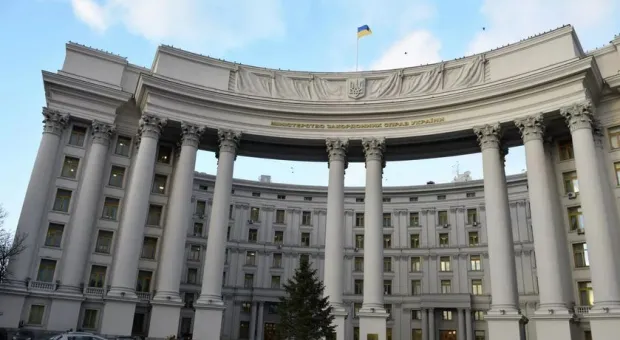 Украинские дипломаты массово отказываются возвращаться в страну