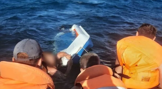 Крымские спасатели случайно спасли потерпевших кораблекрушение в море