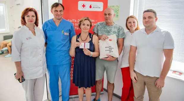 Пара севастопольских доноров отметила серебряную свадьбу сдачей крови