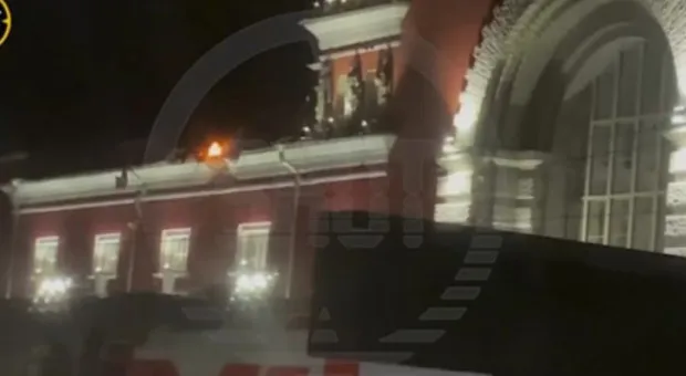 Украинский беспилотник врезался в крышу вокзала в Курске