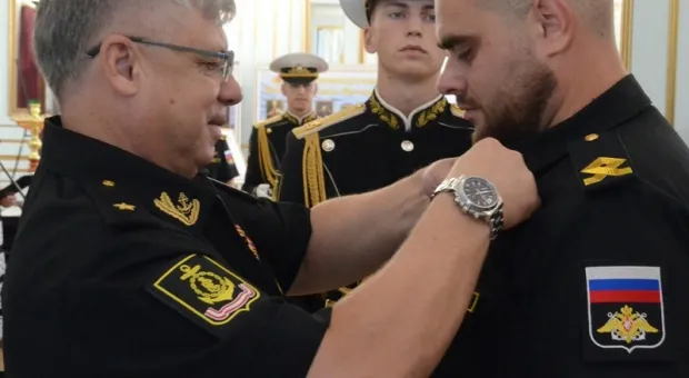 В Севастополе вручили награды членам экипажей судов обеспечения ЧФ