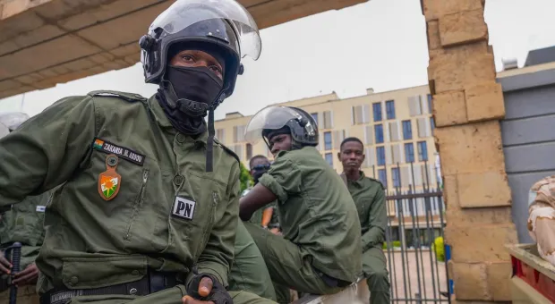 Мятежники Нигера уточнили, чей посол должен покинуть страну 