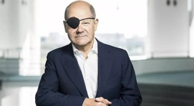 «Жду мемов»: канцлер ФРГ теперь ходит с пиратской повязкой на лице	