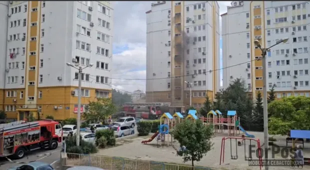 В севастопольской многоэтажке случилось «вертикальное возгорание»