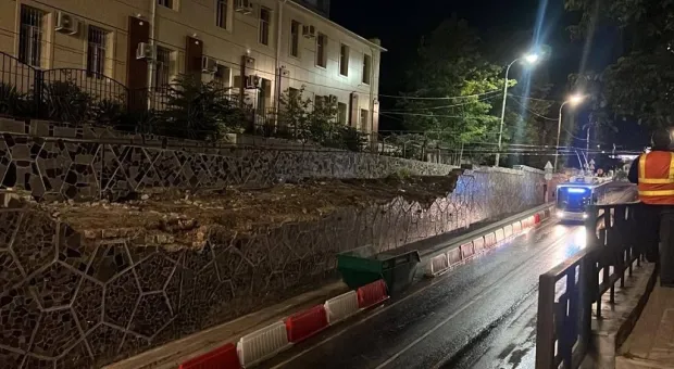 В Севастополе демонтировали часть подпорной стены на улице Адмирала Октябрьского