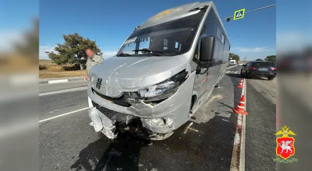 В аварии с пассажирским автобусом на западе Крыма пострадали шесть человек
