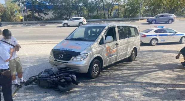 Подросток на мопеде попал под колёса «Мерседеса» на юге Крыма