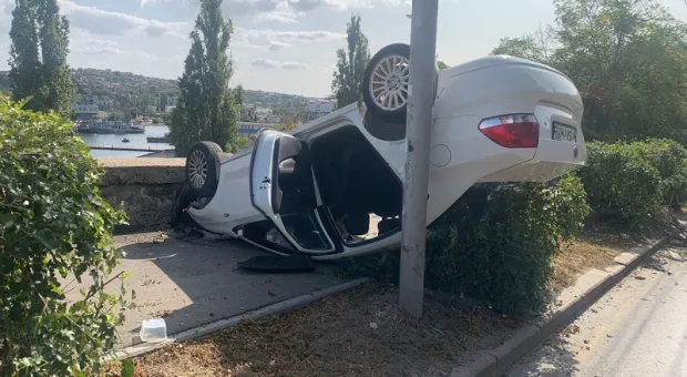 Автомобильная авария в Севастополе шокировала случайных наблюдателей