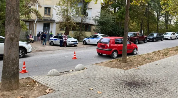 В Севастополе ребенок бежал через дорогу и попал под машину 