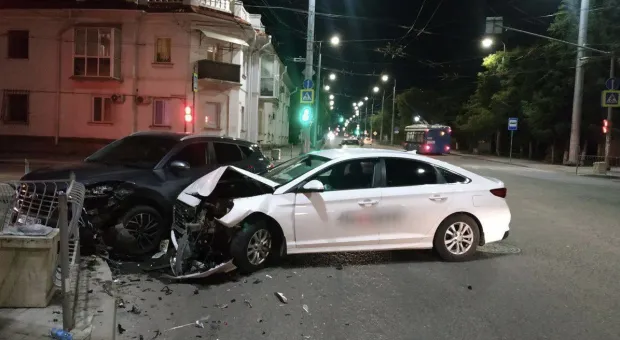  В Севастополе двое молодых людей разбили друг другу машины 