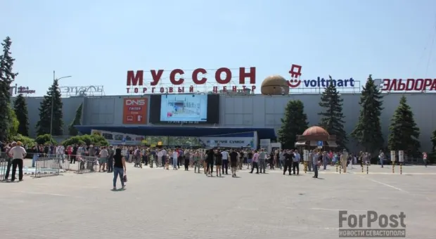 Украина взяла за правило мешать севастопольскому шопингу 