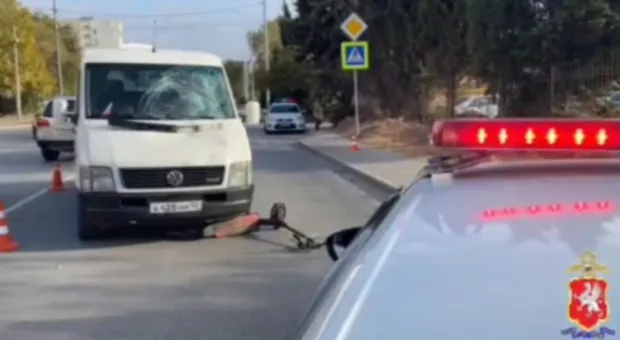 Юноша на электросамокате не спешился на зебре и попал под колеса в Севастополе 