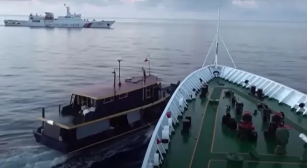 Китайских моряков обвинили в намеренном столкновении с кораблями Филиппин