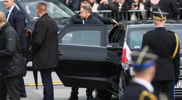 После поездки на Украину в машине из кортежа президента Польши нашли маячок