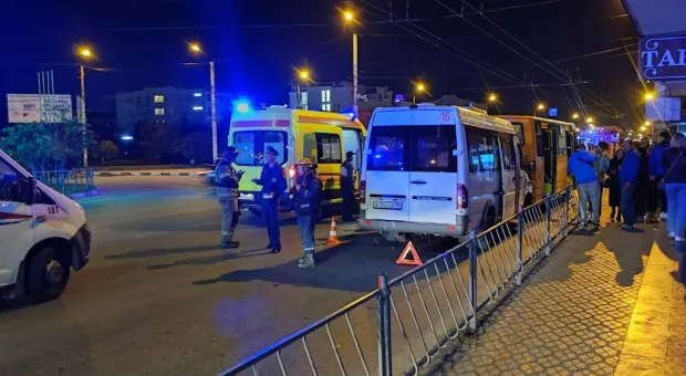 Девять человек пострадали в столкновении «топика» и  «Богдана» в Севастополе 