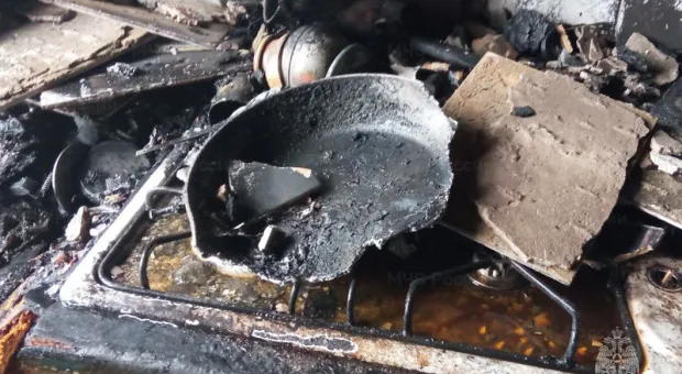 В Крыму из пожара спасли пытавшегося тушить сковородку мужчину