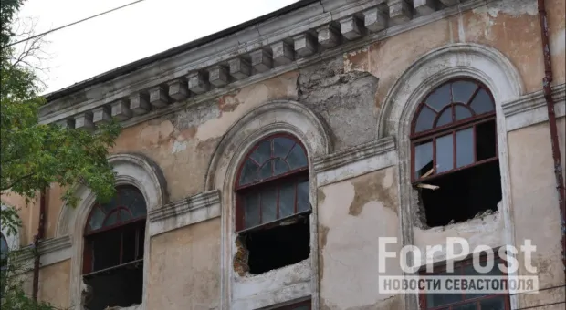 Крымские строители сбили лепнину из-за незнания севастопольских правил 