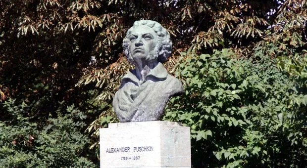 Во Франции банда из грузин погорела на краже редких книг Пушкина
