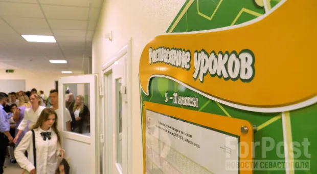 Классы одной из школ столицы Крыма внезапно распустили по домам