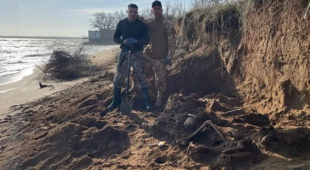 Крымчанин в день своего рождения нашёл дюжину скелетов на пляже