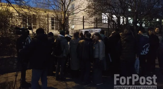 Ремонт сквера в Севастополе обсудили под покровом ночи