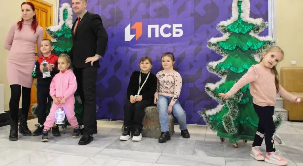 ПСБ в Севастополе дарит клиентам новогоднее настроение
