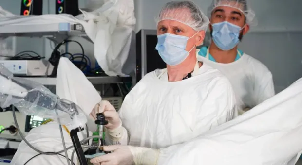 В Крыму оперировать хирургам помогает уникальный робот-ассистент