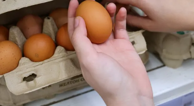 Километровые очереди привели к яйцам в «одни руки» и поштучно