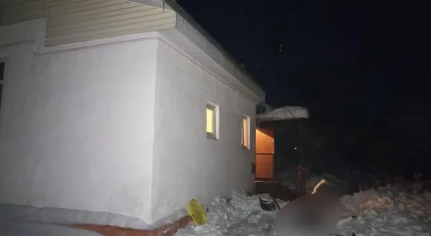 Ребёнка насмерть завалило снегом, упавшим с крыши