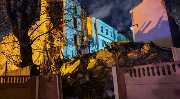 В Петербурге рухнул дом, который долгие годы трещал по швам